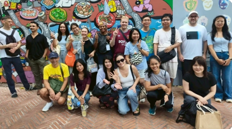 Walking Around Sanam Luang