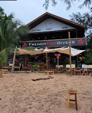 O RENDEZ VOUS Bar & Restaurant