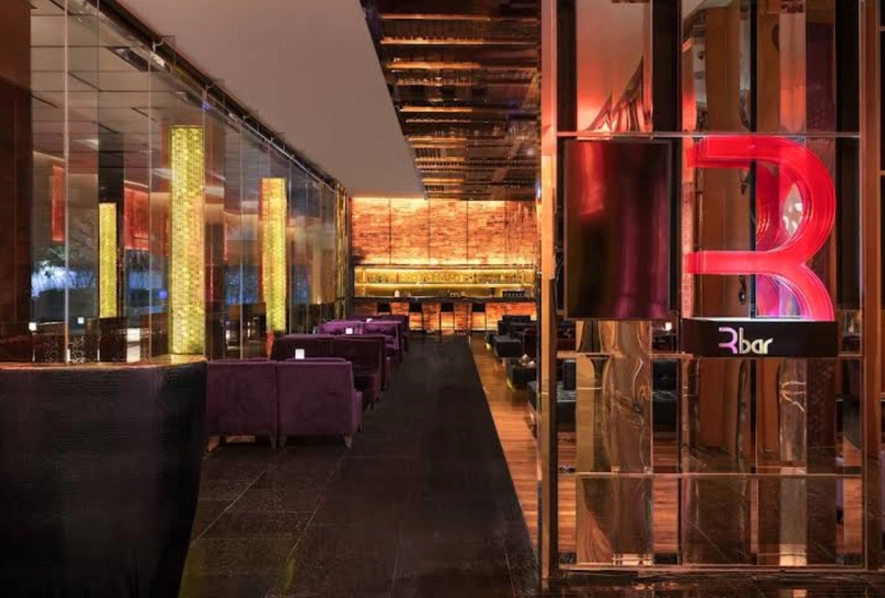 R Bar at Renaissance