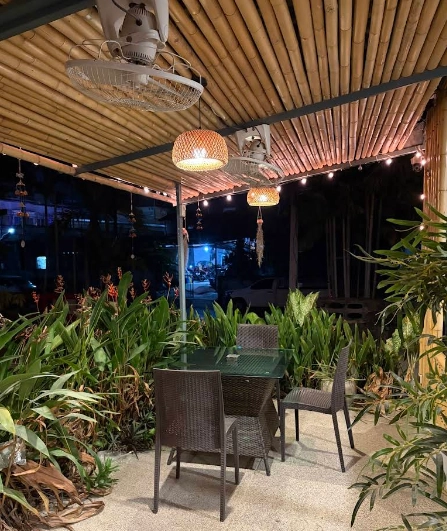 Helen's Café and Bar