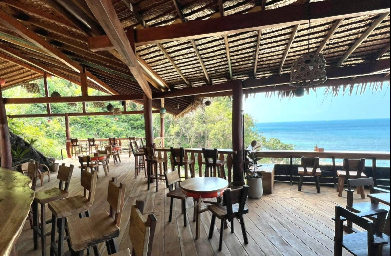 The Wave Sunset Restaurant & Bar