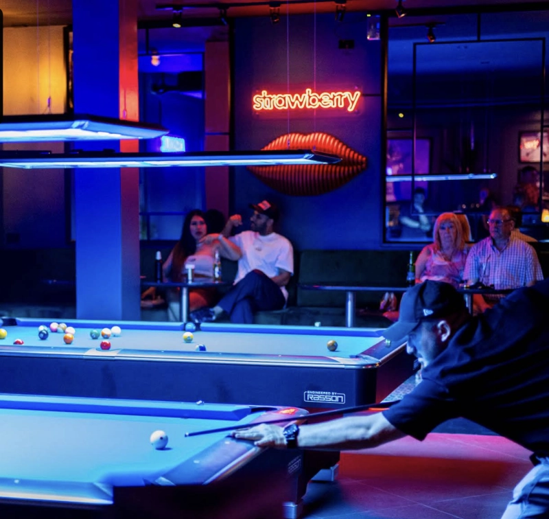 Strawberry Lounge Bar
