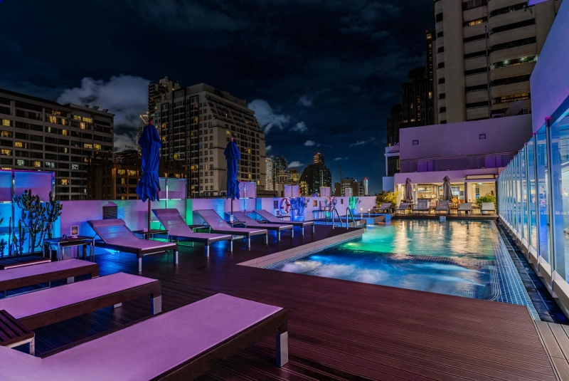Night Hotel (Sukhumvit 15)