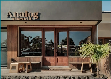 Analog Uluwatu Cafe, Bar & Bistro