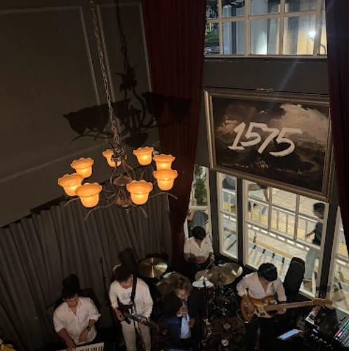 1575 Haus Bar