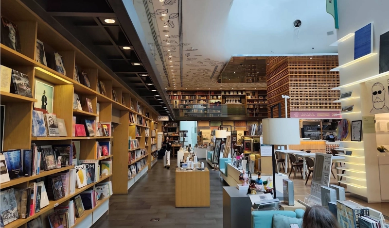 Ve/La Central Embassy