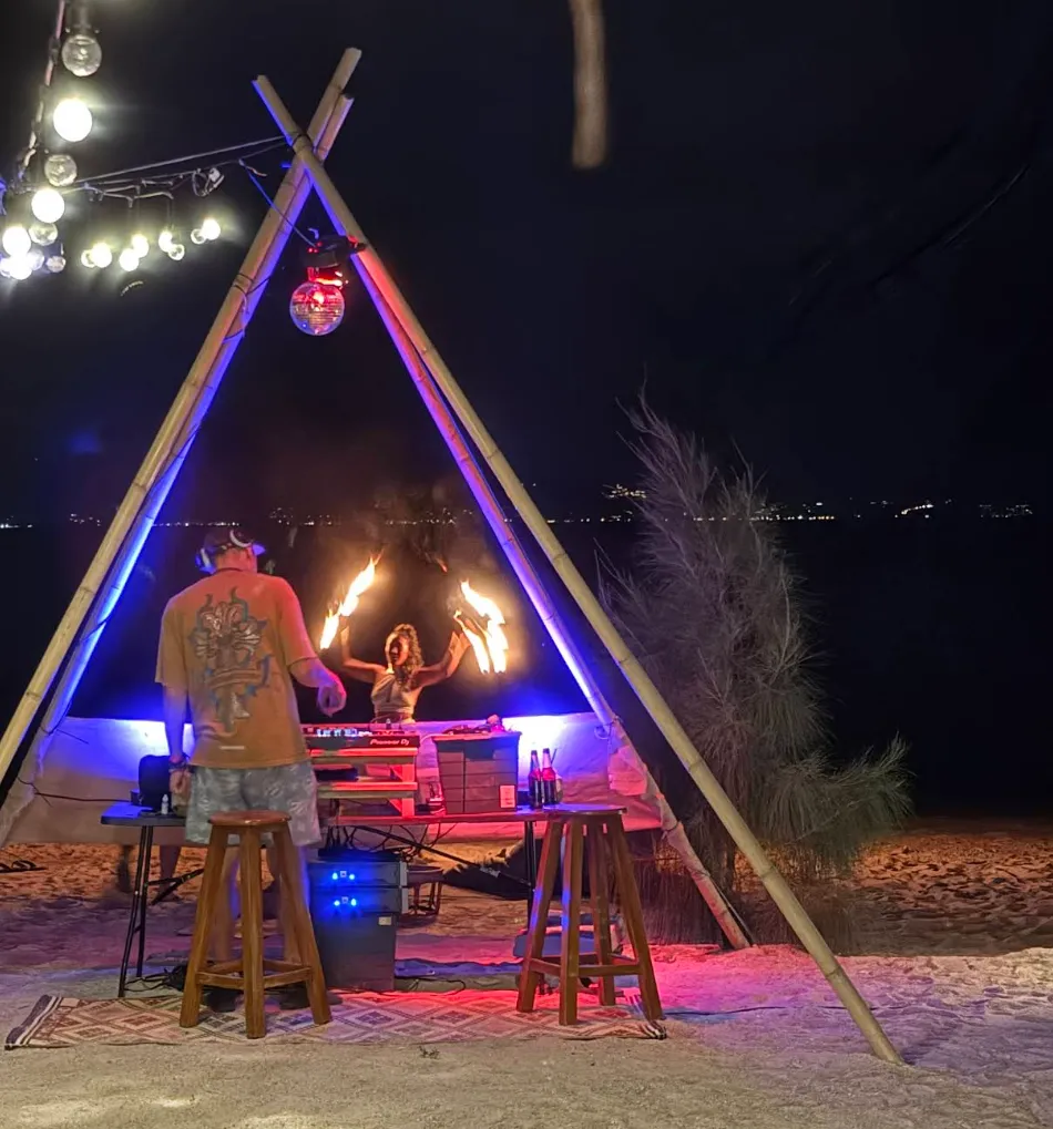 Saudade Sunset Beach Bar