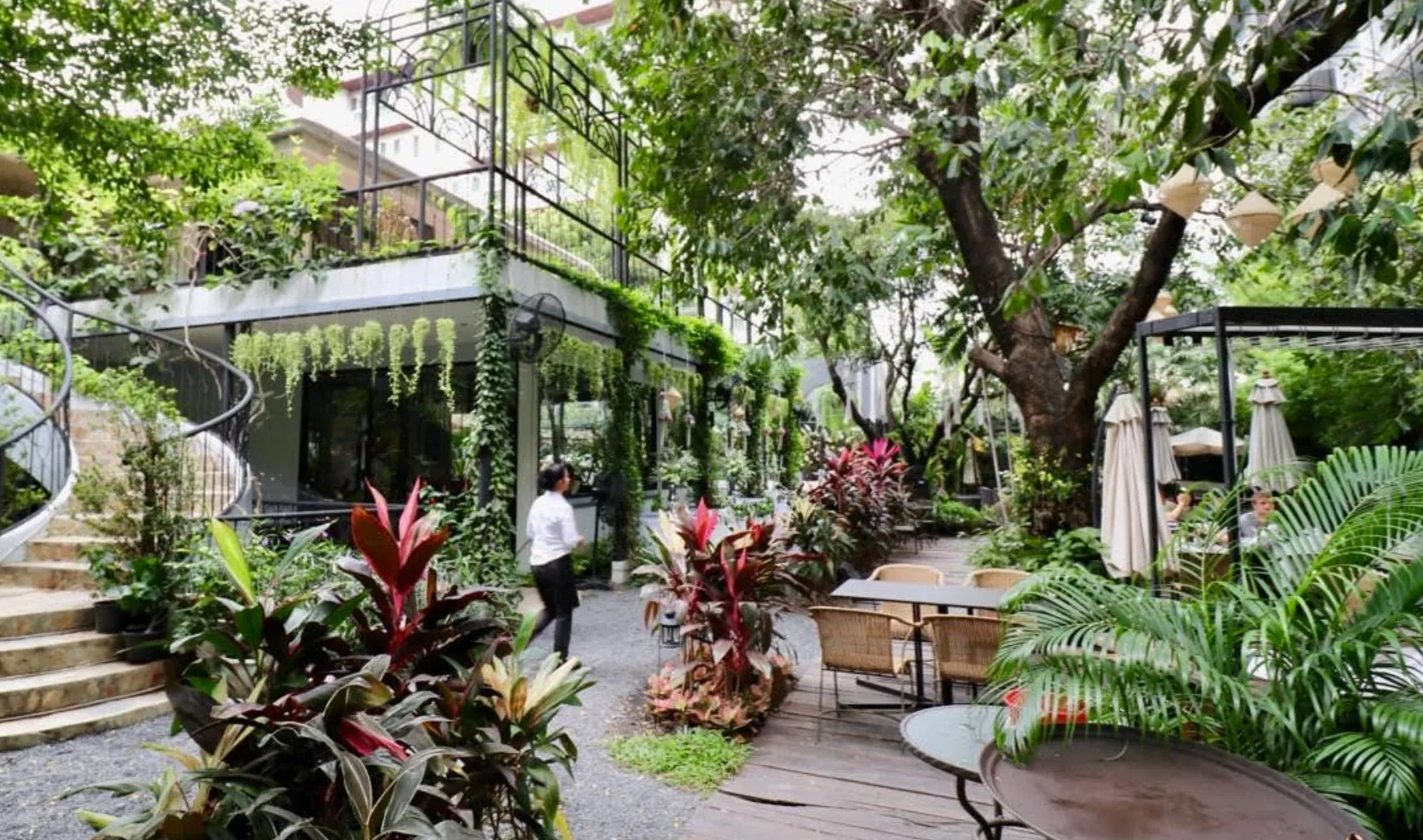 The Gardens of Dinsor Palace